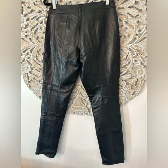 ISO Danier Black Leather Cropped Straight-Leg Pants with Zipper Detail - Size 8 - Picture 7 of 15